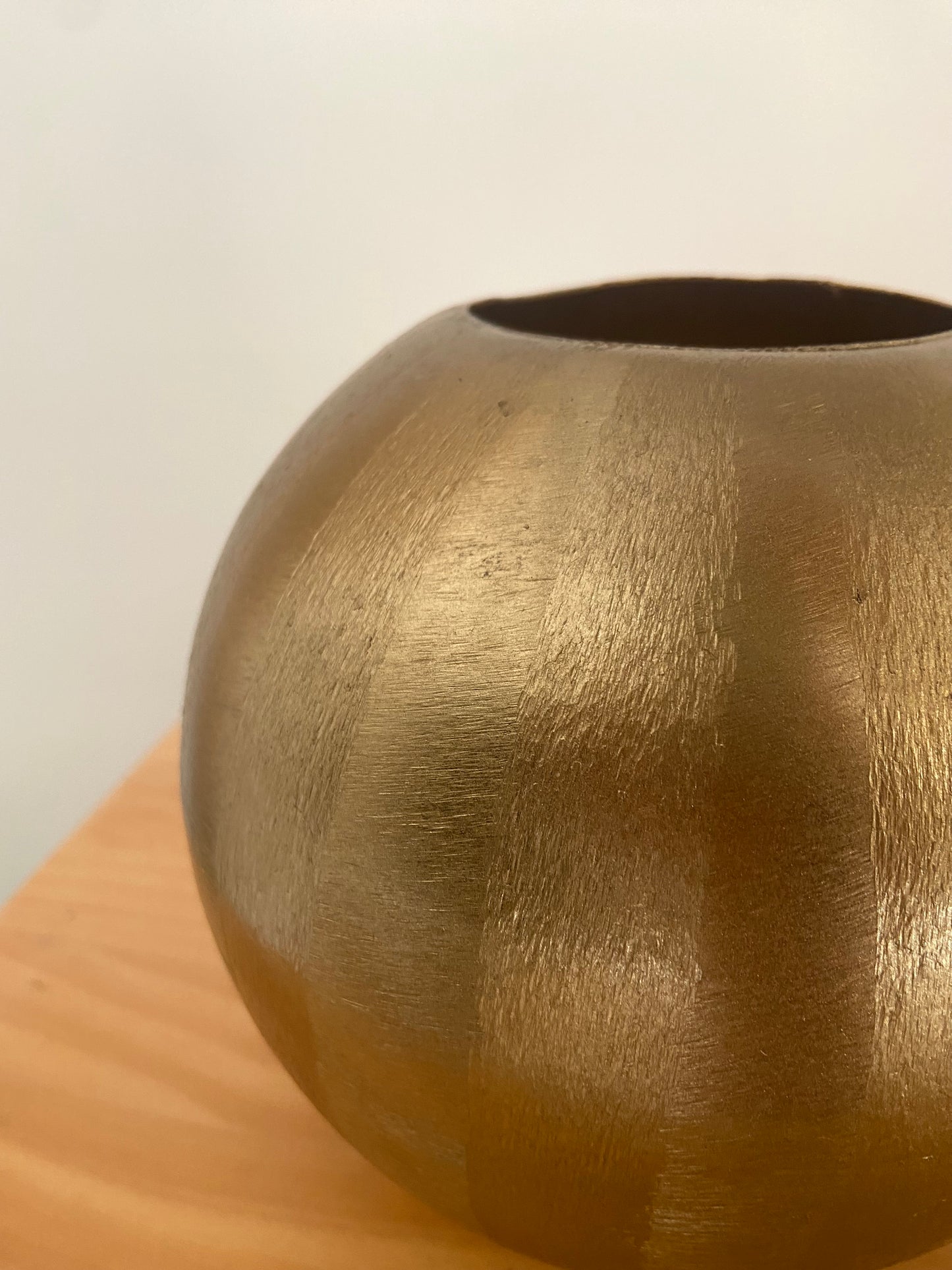 DECORATIVE GOLDEN VASE