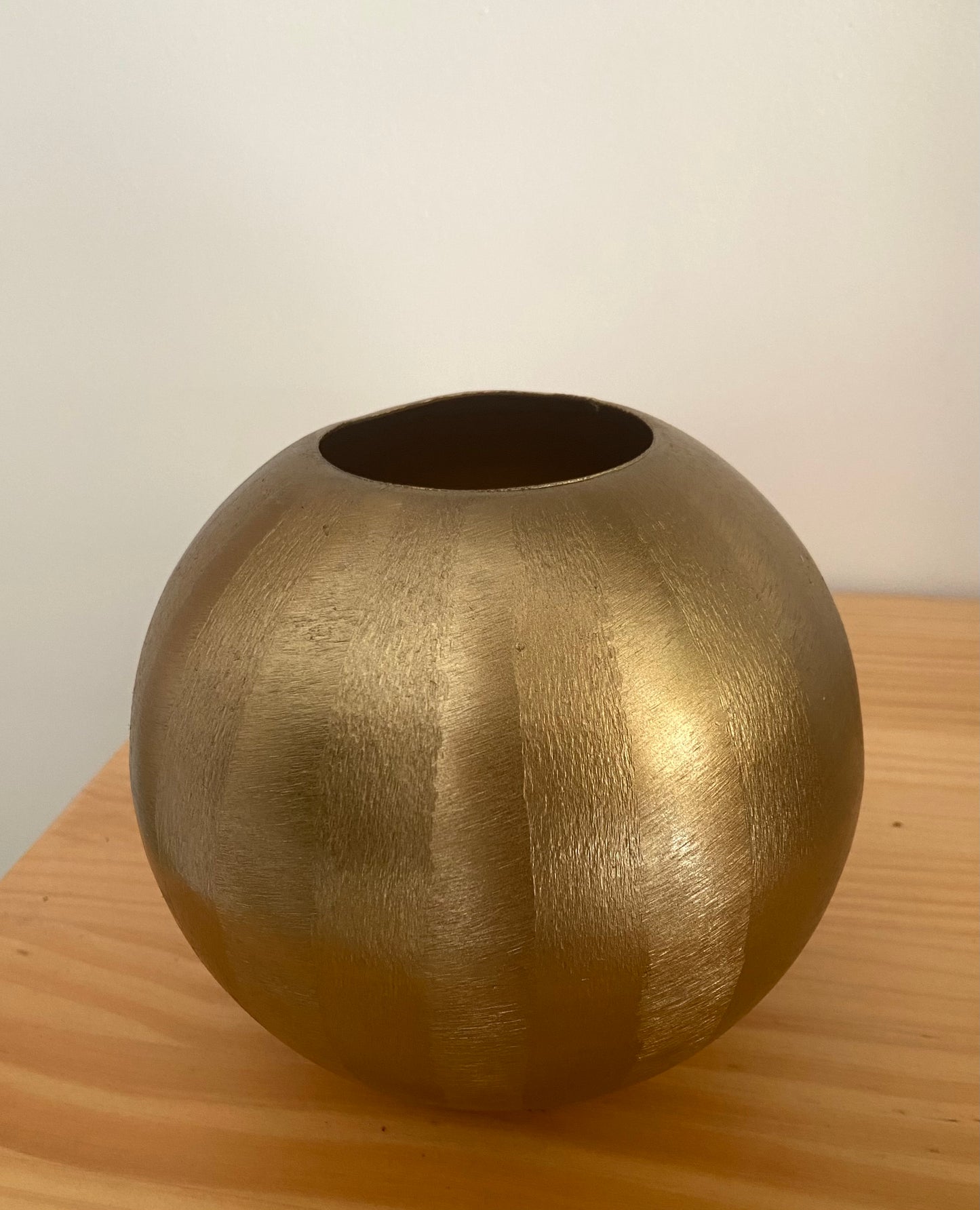 DECORATIVE GOLDEN VASE