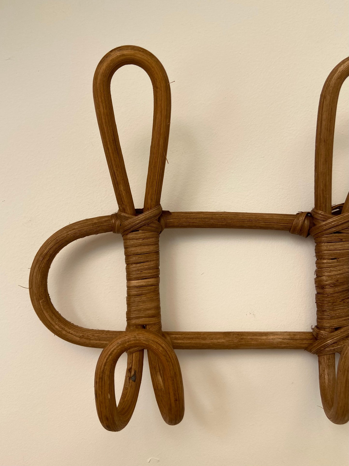 RATTAN COAT RACK THREE HANDLES
